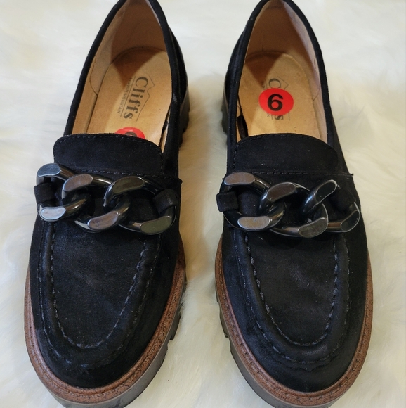 Cliffs by White Mountain Black Chain Loafers - Picture 1 of 8